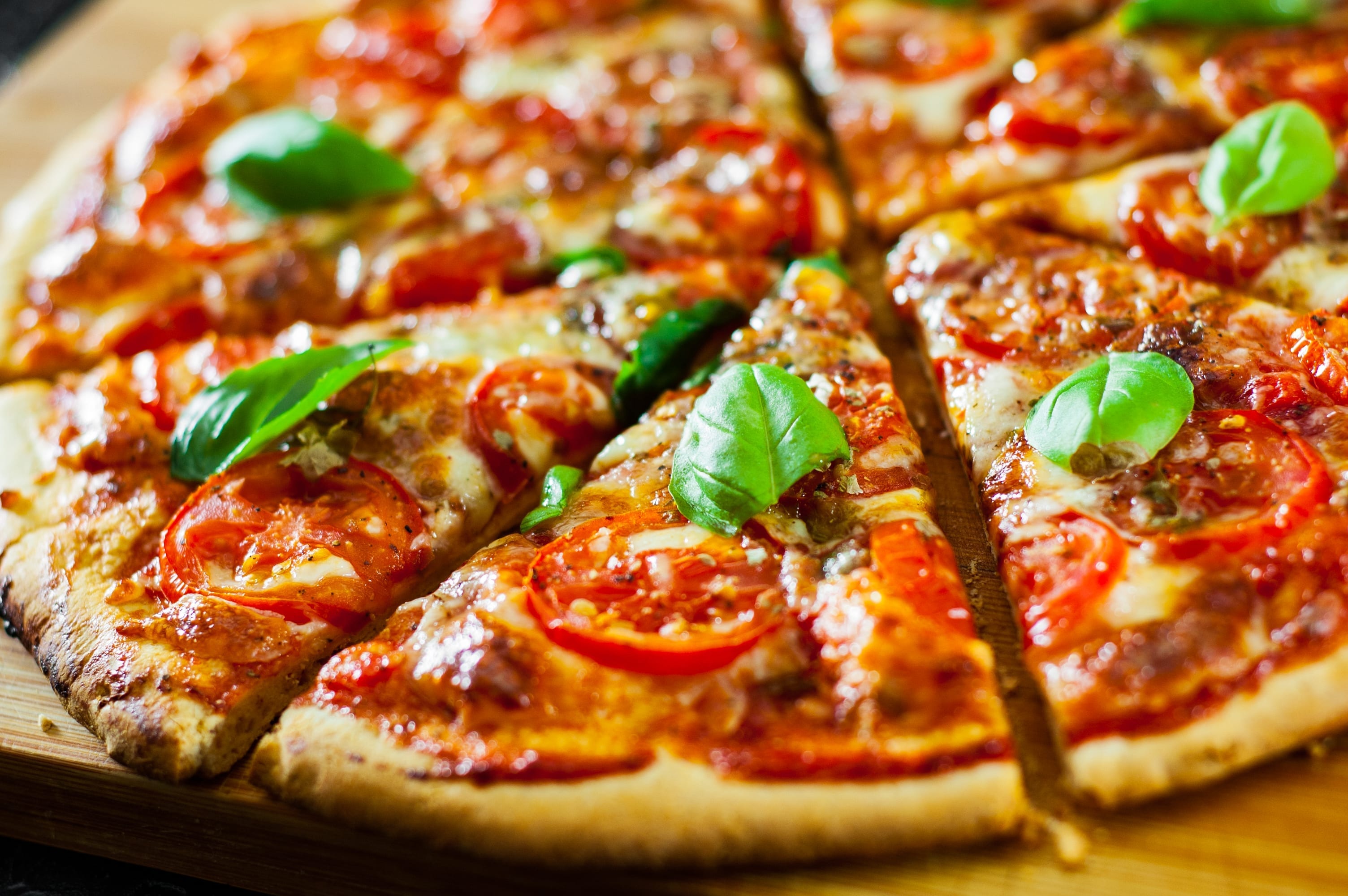 Tomato and Red Pepper Cauliflower Pizza Recipe | SlimFast