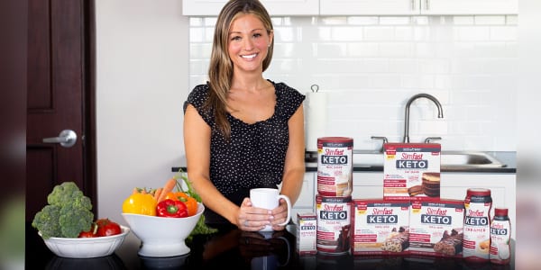 SlimFast Plan consultant, Maryann Walsh, with SlimFast Keto product.